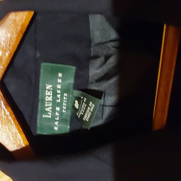 LAUREN RALPH LAUREN 100% WOOL BLAZER...SIZE 6P...NAVY BLUE N GOLD BUTTONS - Picture 2 of 5
